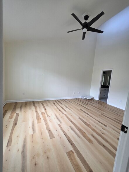 Building Photo - 647 Serramonte Dr