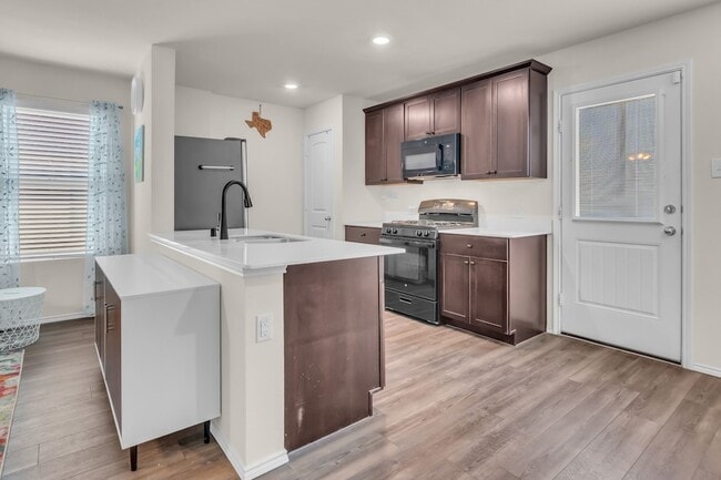 Building Photo - 209 Wishbone Ln