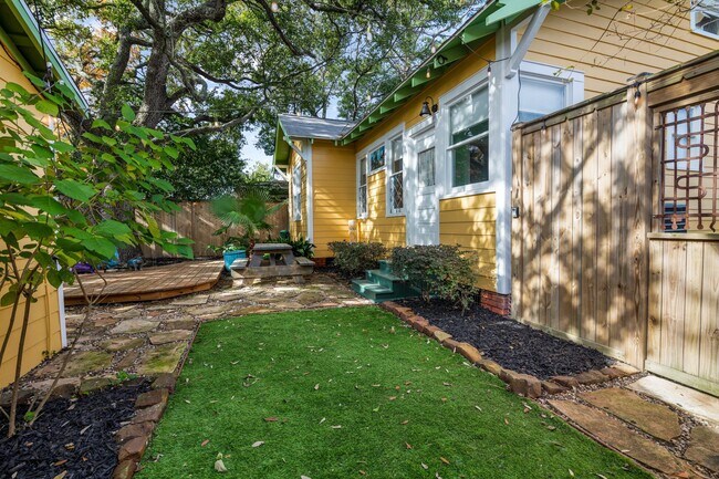 Building Photo - 4823 Fannin Dr