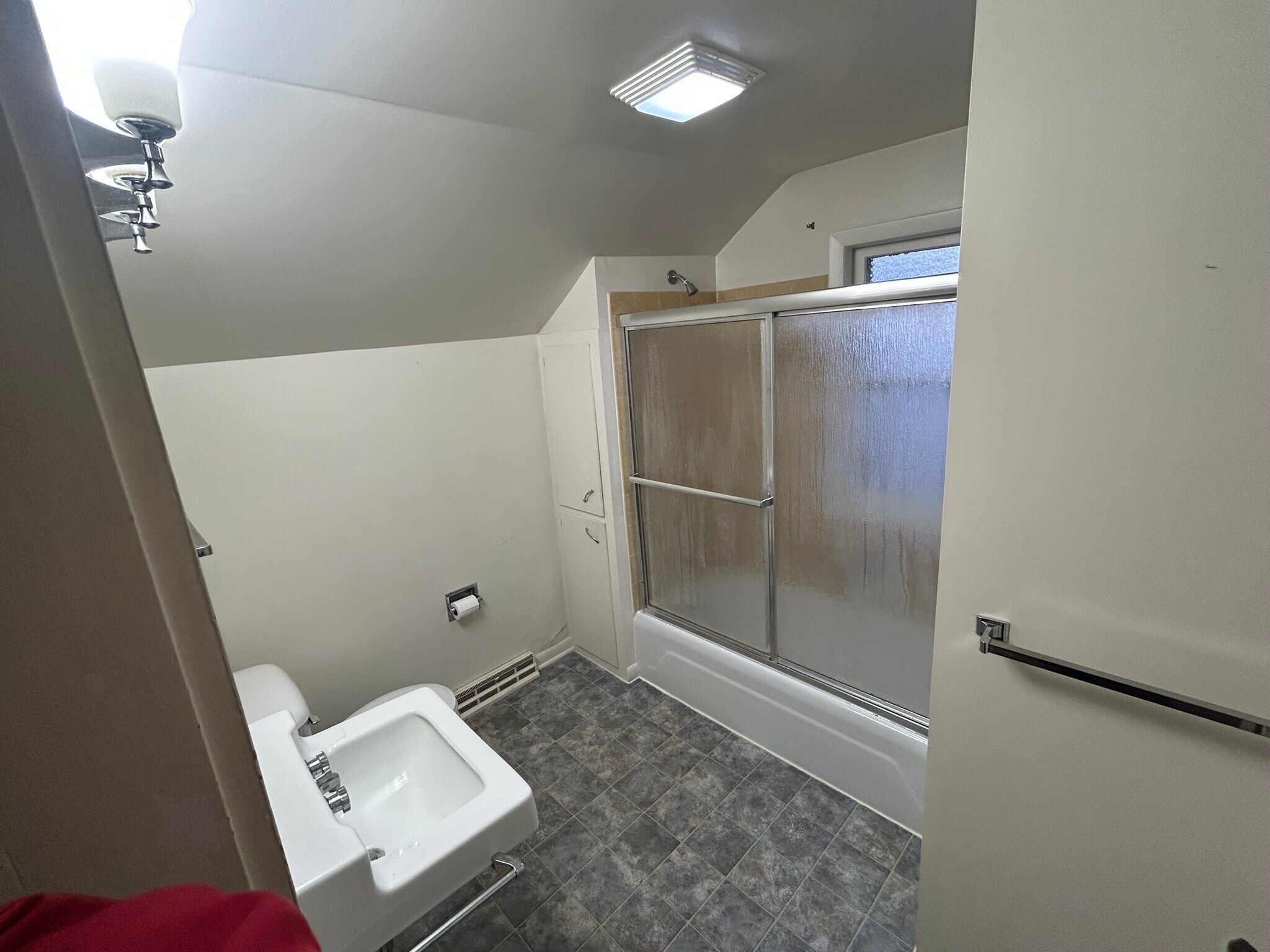 Beathroom - 50 Amory St