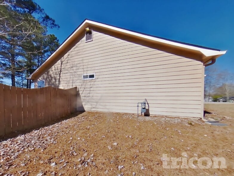 Building Photo - 165 Old Hampton Way