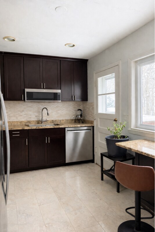 Building Photo - 952 Green Bay Rd