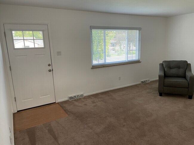 Building Photo - 6243 Gray St