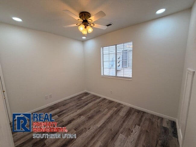 Building Photo - River Road Townhome