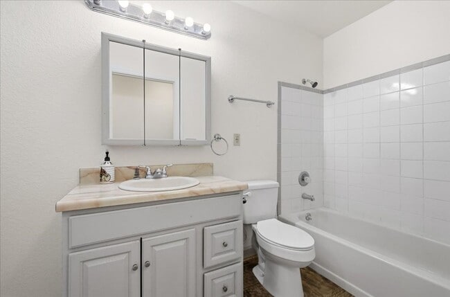 Building Photo - 900 N Wesglenn Cir