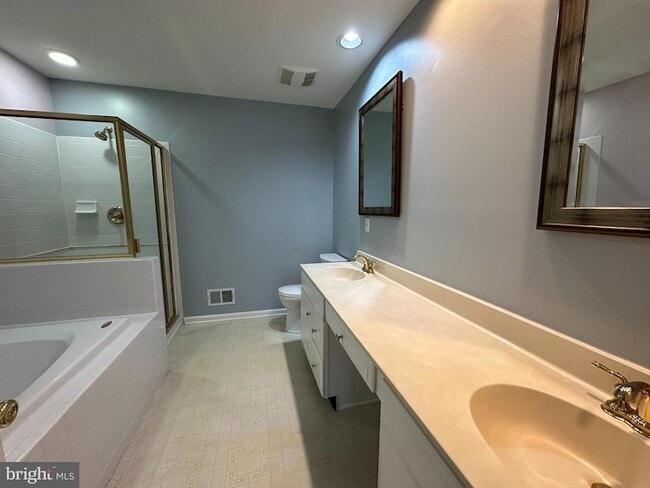 Building Photo - 355 Rockmeade Dr