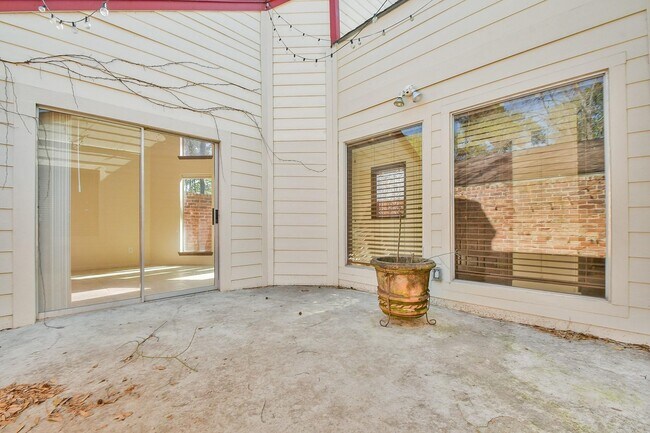 Building Photo - 15203 Carols Way Dr