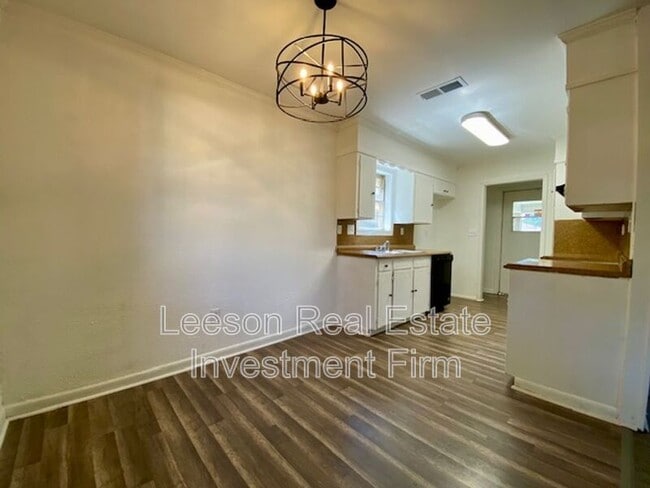 Building Photo - 121 Tooke Dr