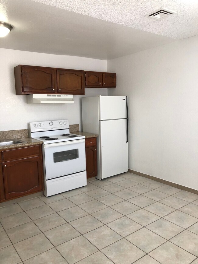 Building Photo - MUST SEE ONE BEDROOM TOWNHOME!