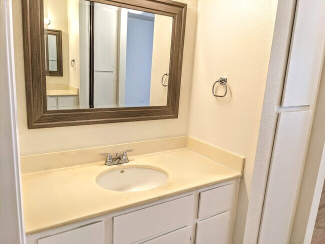 Building Photo - 10628 Dabney Dr
