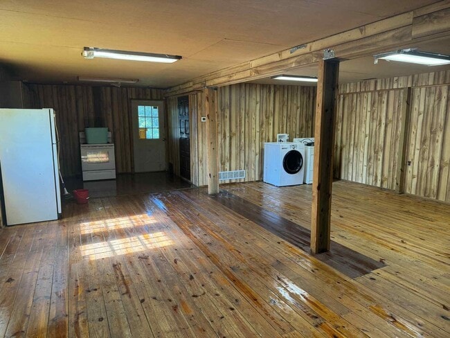 Building Photo - Cute Farm Cottage Enon Valley