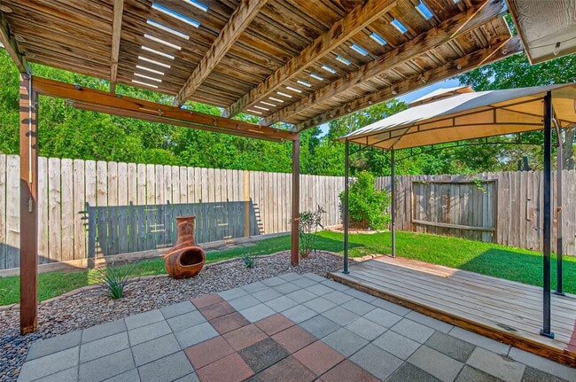 Building Photo - 2034 Wooded Oaks Dr