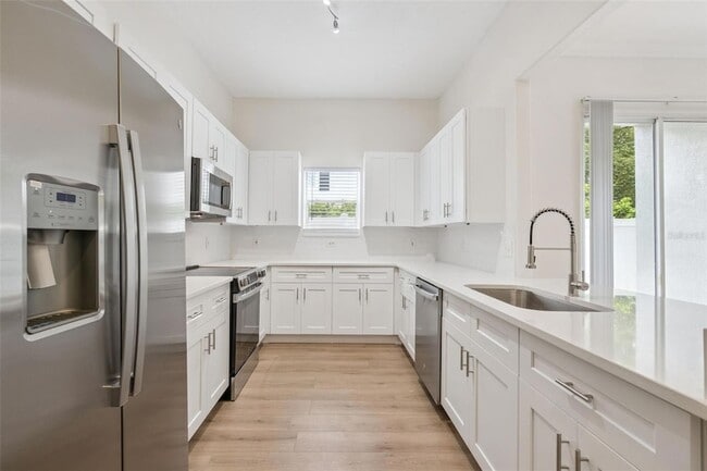 Building Photo - 2704 E Central Blvd