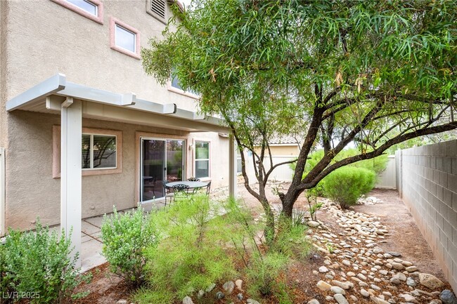 Building Photo - 830 Blushing Rose Pl