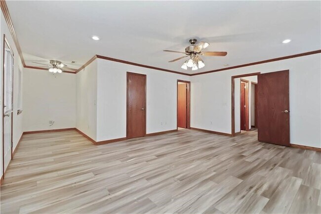 Building Photo - 2915 E Sterling Ct