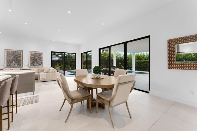 Building Photo - 16703 Botaniko Dr S