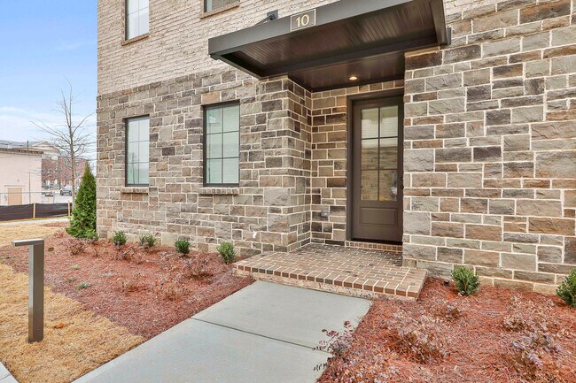 Building Photo - 10 Newnan Views Cir