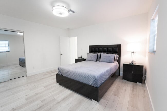 Building Photo - 1330 W Terra Mar Dr