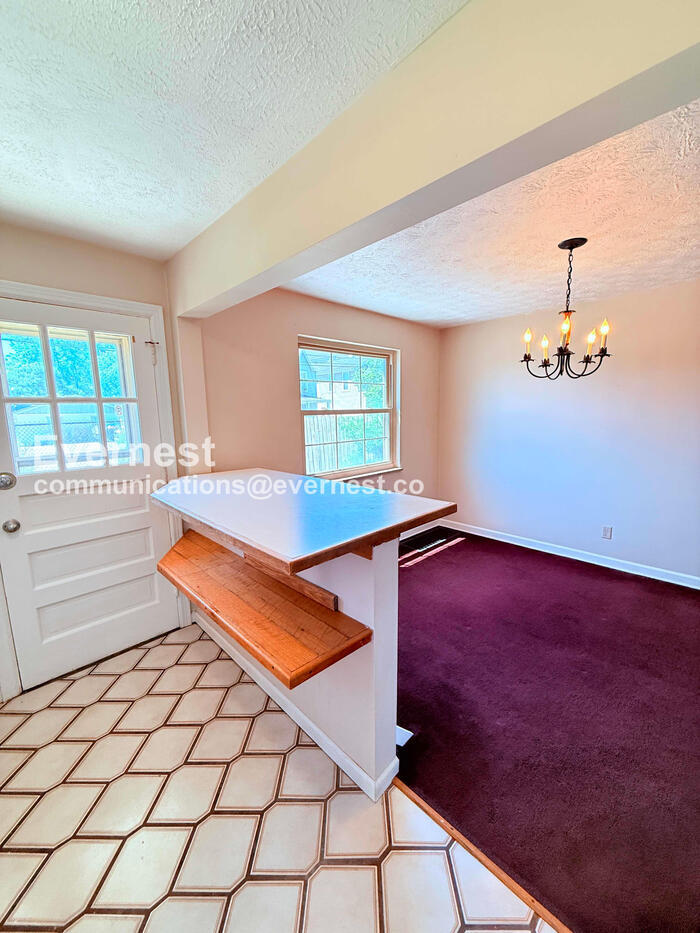 Building Photo - 1789 Kings Ct