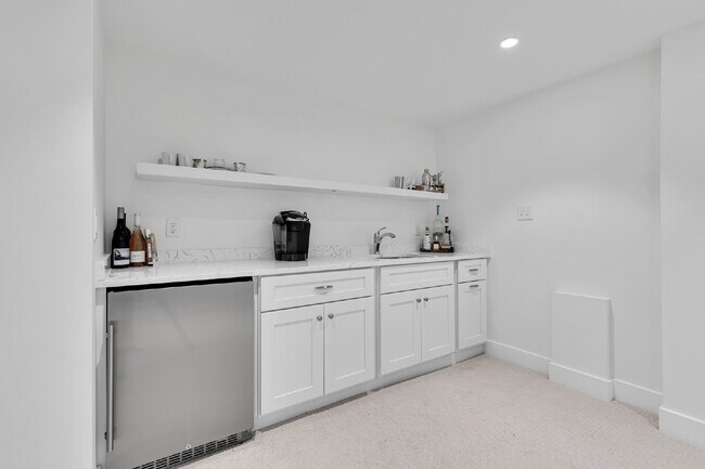 Building Photo - 4008 Marlboro Pl NW