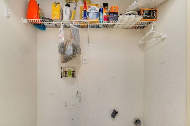 Building Photo - Welcome to this radiant and exquisite home, perfectly situated in a central location!