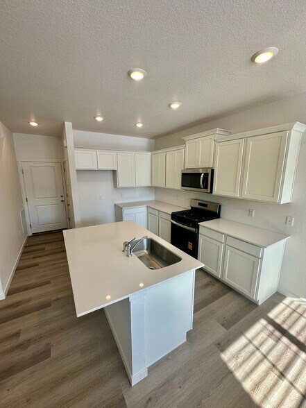 Building Photo - 4698 Combine Ln