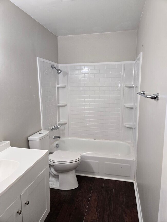 Building Photo - Move In Ready!!