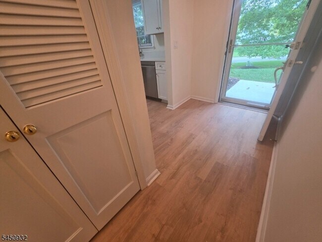 Building Photo - 87 Junco Ct