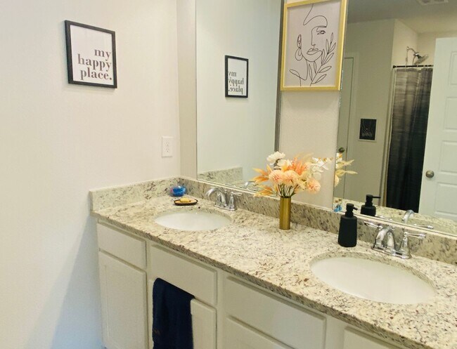 Building Photo - Functional 2-Story Design | 4BR + 2.5BA | Quick Access to I-10
