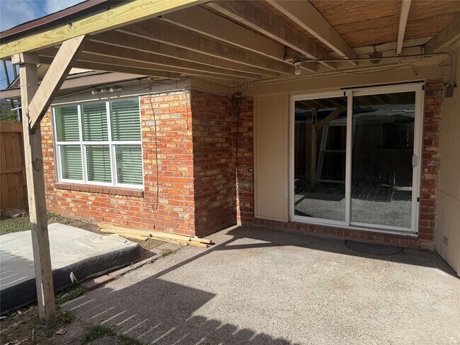 Building Photo - 6525 Renwick Dr