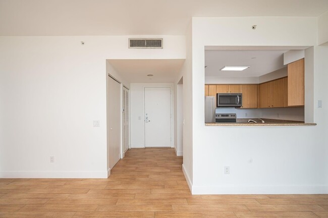 Building Photo - 2475 Brickell Ave