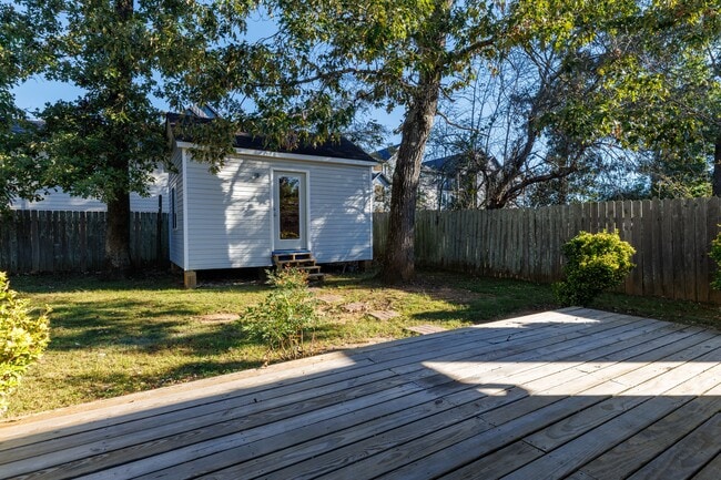 Building Photo - 208 Mountain Creek Dr