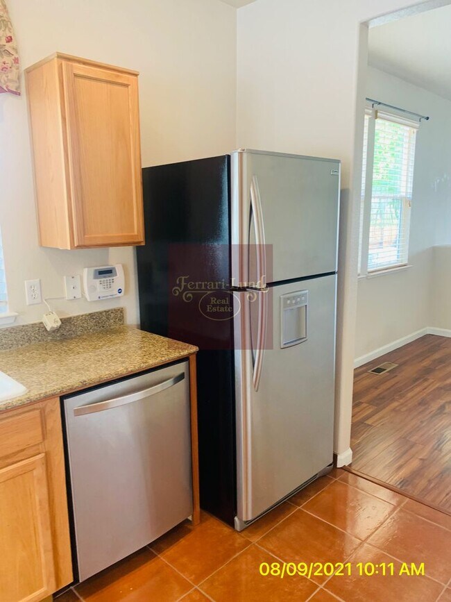Building Photo - Charming 3 Bedroom, 2 Bathroom Single-Stor...