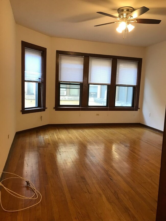 Building Photo - Beautiful Studio Apartment Available for Sublet March 1st