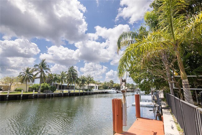 Building Photo - 413 Tamarind Dr