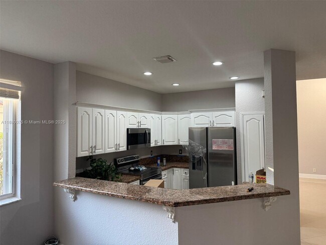 Building Photo - 1365 Canary Island Dr