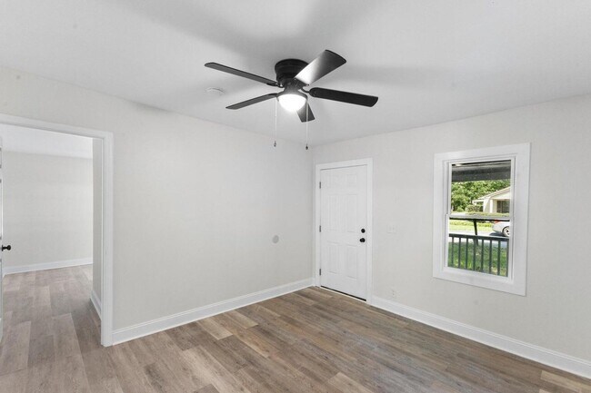 Building Photo - 547 Horry St NE