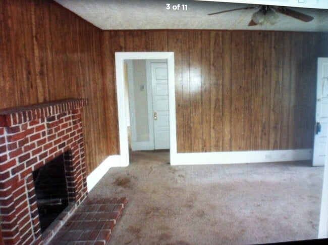 Building Photo - 3 Bed, 1 bath