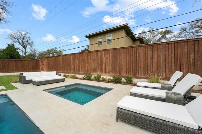 Building Photo - 9142 Bronco Dr