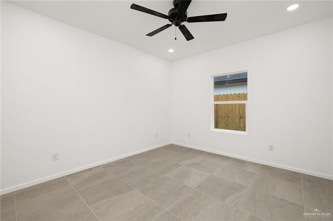 Building Photo - 3105 S Links Dr