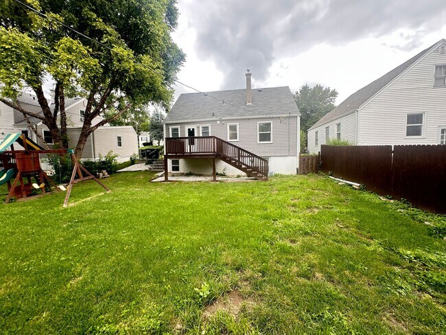 Building Photo - Home For Rent In Omaha