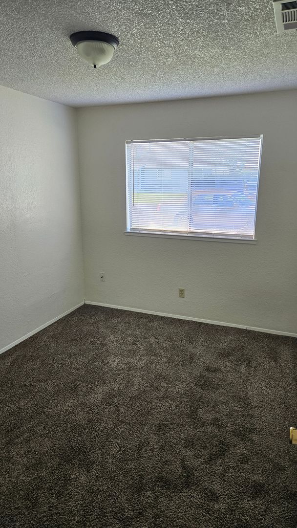 Building Photo - Spacious 3 bedroom with large backyard