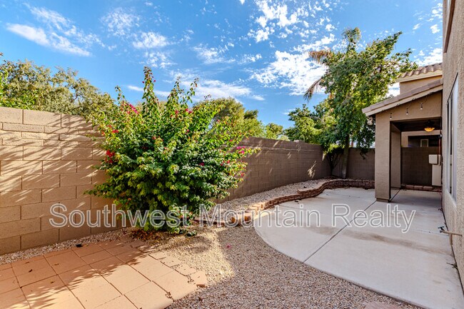 Building Photo - 1149 N Cholla St