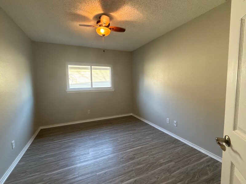 Building Photo - 8343 Morning Grove