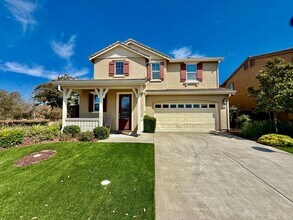Building Photo - Great Home available immediately
