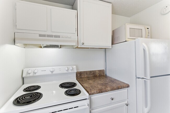 Building Photo - 306 E Burwell Ave