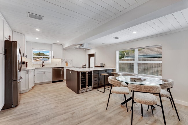 Building Photo - 320 NW 3rd Ave