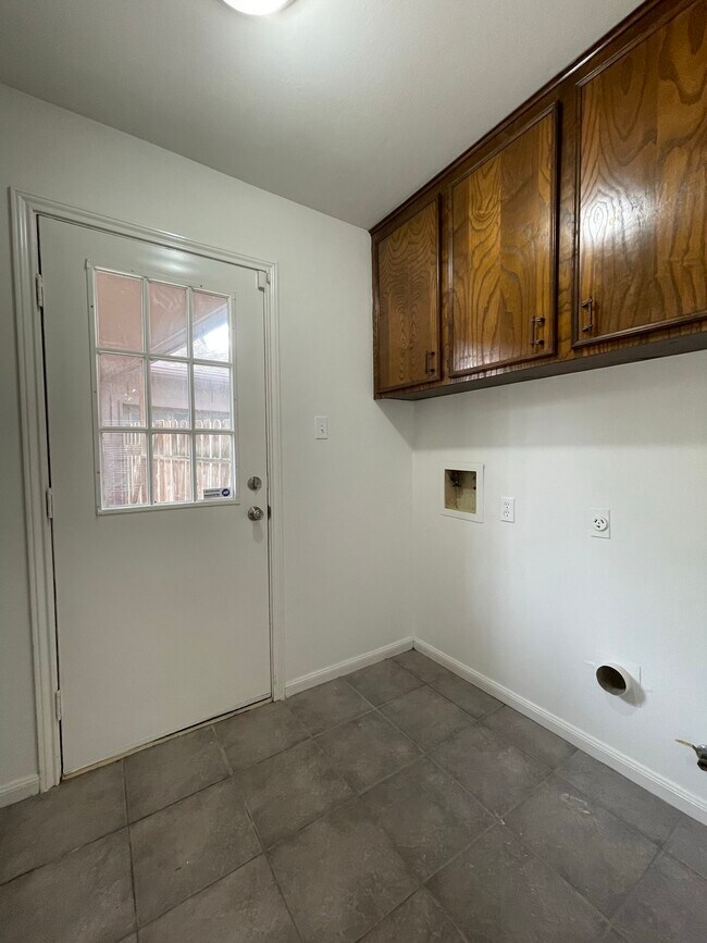 Building Photo - 21327 Park Tree Ln