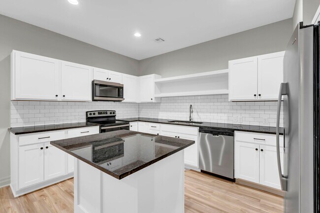 Building Photo - 1923 Sutton Ct