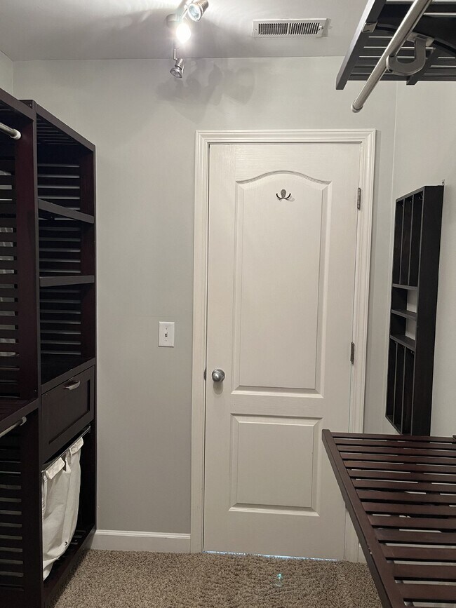 Building Photo - 5004 Pelican Ct